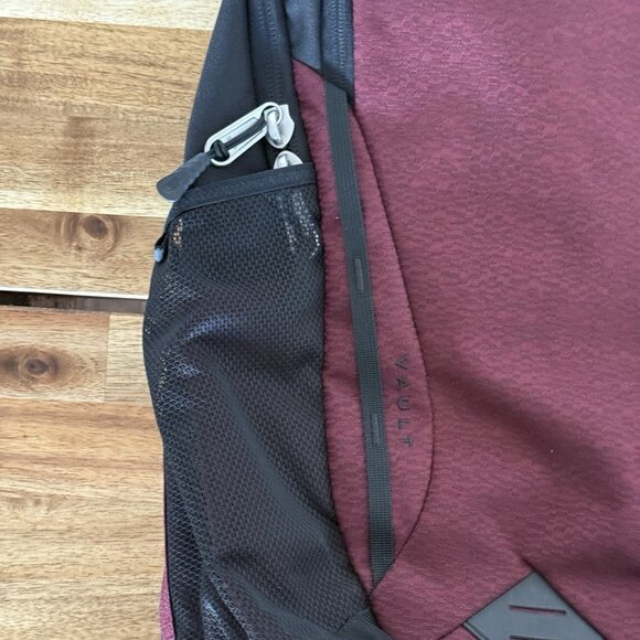 The North Face Vault Backpack Deep Garnet Red Splinter/Black Outdoor Travel - Picture 12 of 16